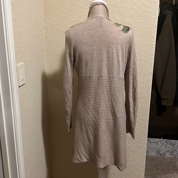 I-N-C Lightweight sweater with sequence flowers. Size M . - Picture 3 of 8